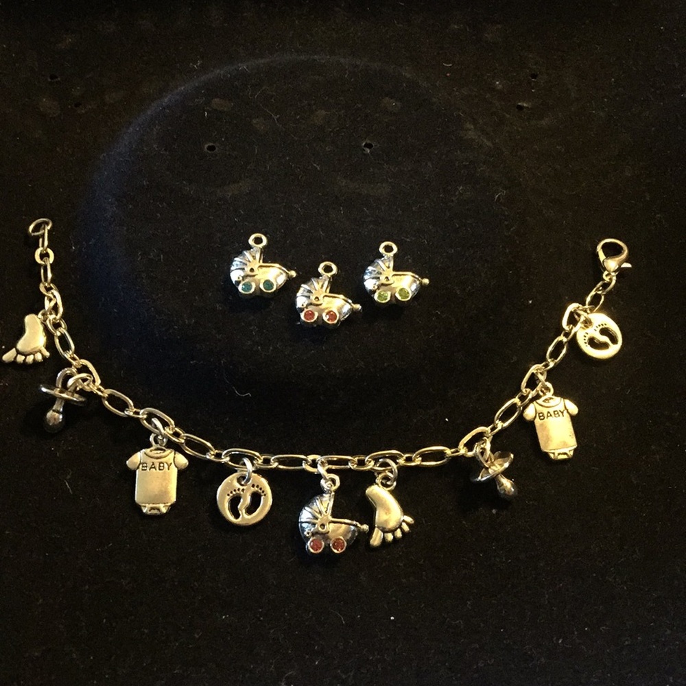 Adorable new Baby theme charm bracelet - Picture 3 of 4